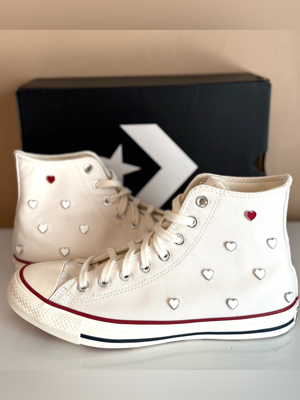 CONVERSE CHUCK TAYLOR ALL STAR WOMEN'S 10 VINTAGE WHITE HEARTS HIGH TOP NEW BOX - Picture 3 of 9